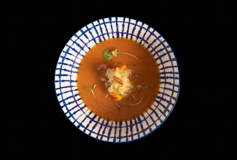 1 PORTADA 3.4 SOPA FRÍA DE CANGREJO DE RÍO CON TARTAR DE CARDO Y PIPARRA